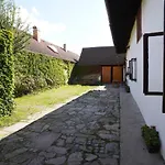 U Hovorku S Bazenem - U Piskoven Vlkov
