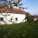 U Hovorků S Bazénem - U Pískoven Vlkov Casa de Campo Veselí nad Lužnicí